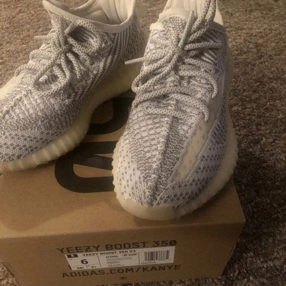 Adidas Yeezy Boost 350 V2